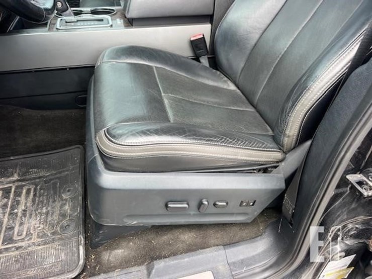 2015-ford-expedition-platinum-image-36