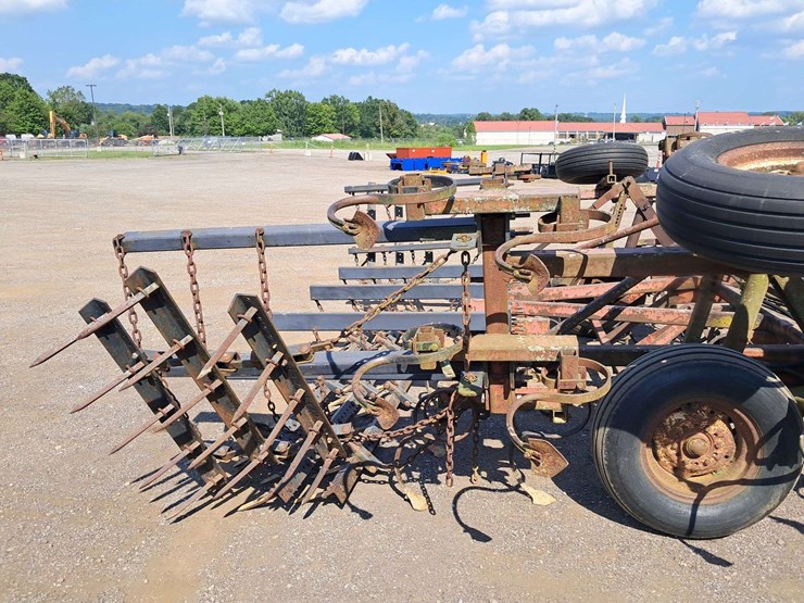 ber-vac-16'-folding-field-cultivator-image-9