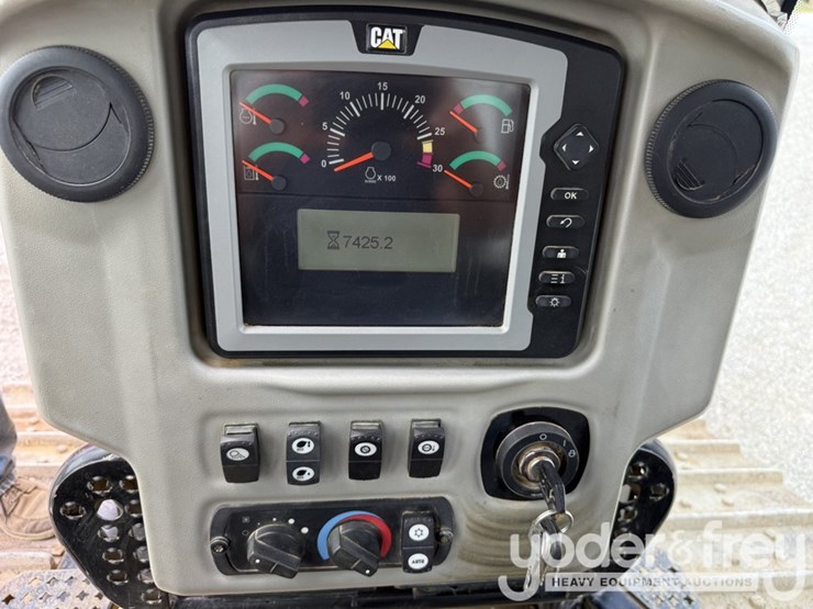 2012-caterpillar-d6n-xl-image-45