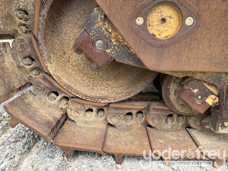 2005-caterpillar-d8t-image-33