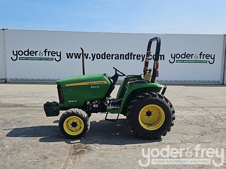 2014-john-deere-3032e-image-3