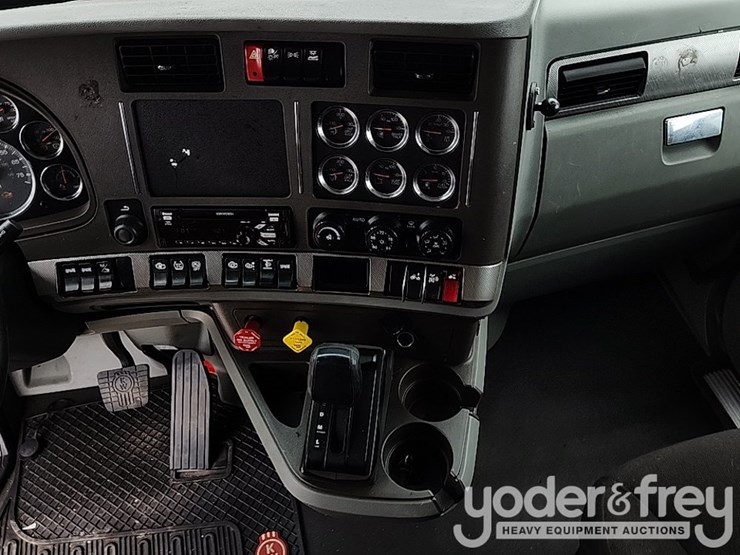 2018-kenworth-t680-image-44