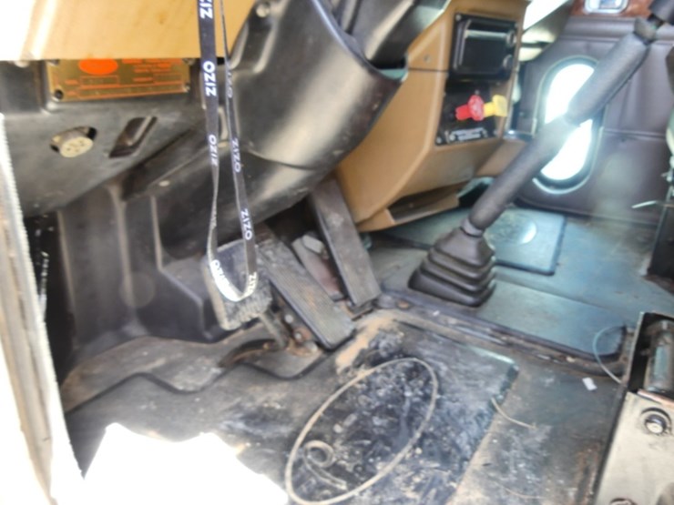 2002-peterbilt-379-image-18