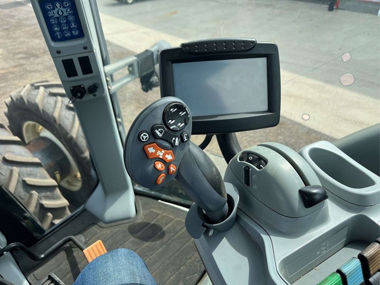 2012-new-holland-t8.300-image-22