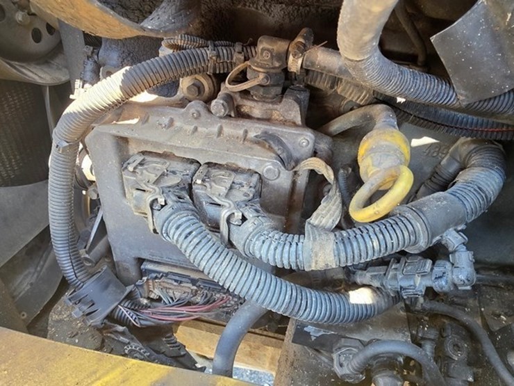 2011-new-holland-b95b-image-43