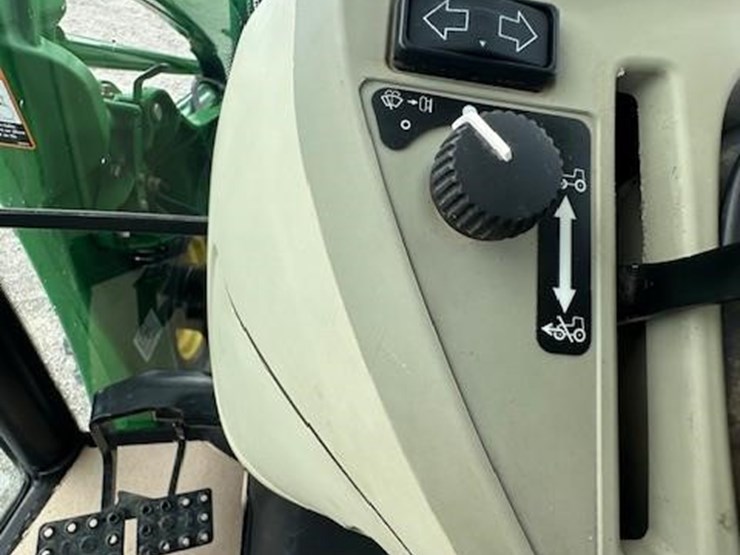 2011-john-deere-4720-image-31