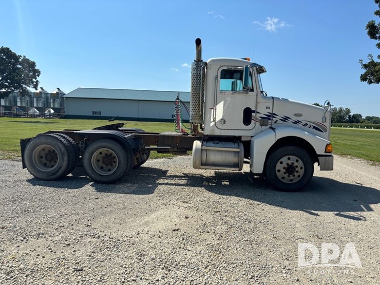 1999-peterbilt-385-image-14