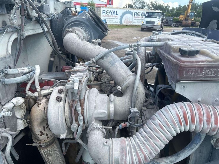 2012-peterbilt-382-image-13