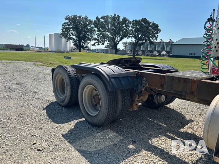 1999-peterbilt-385-image-55