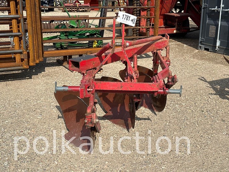 massey-ferguson-82-image-3