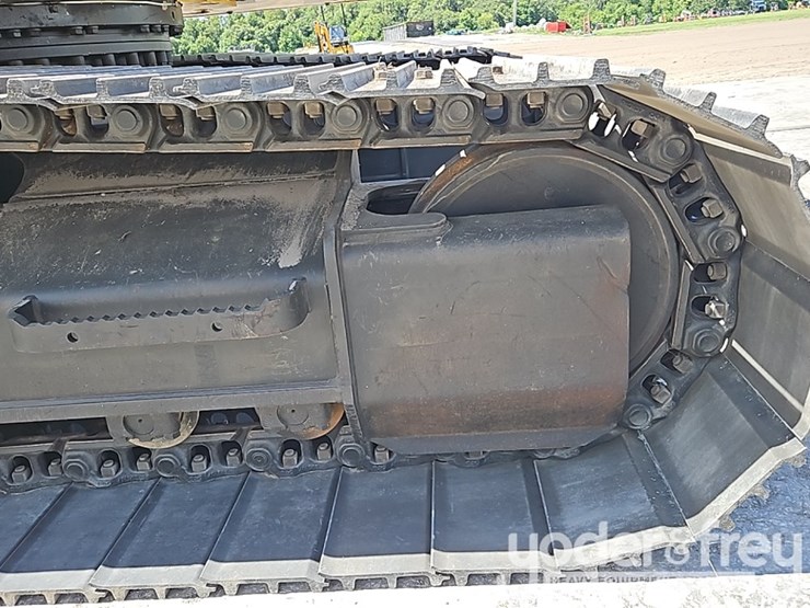 2022-caterpillar-320-image-12