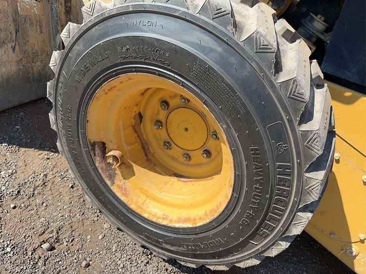 2018-caterpillar-262d-image-8