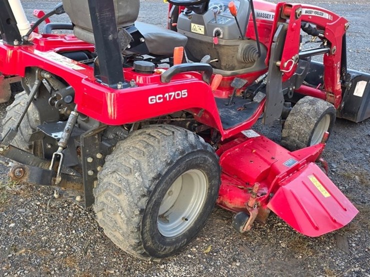 2017-massey-ferguson-gc1705-image-16