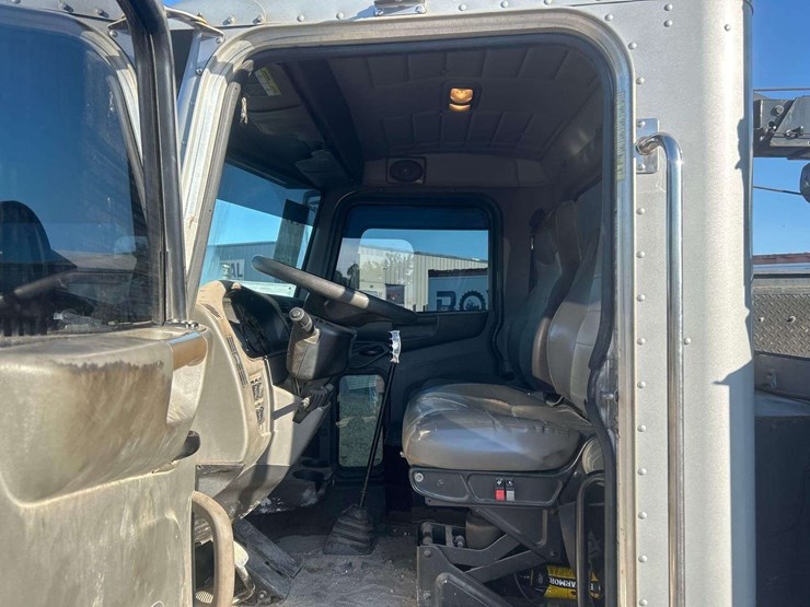 2012-peterbilt-337-image-7