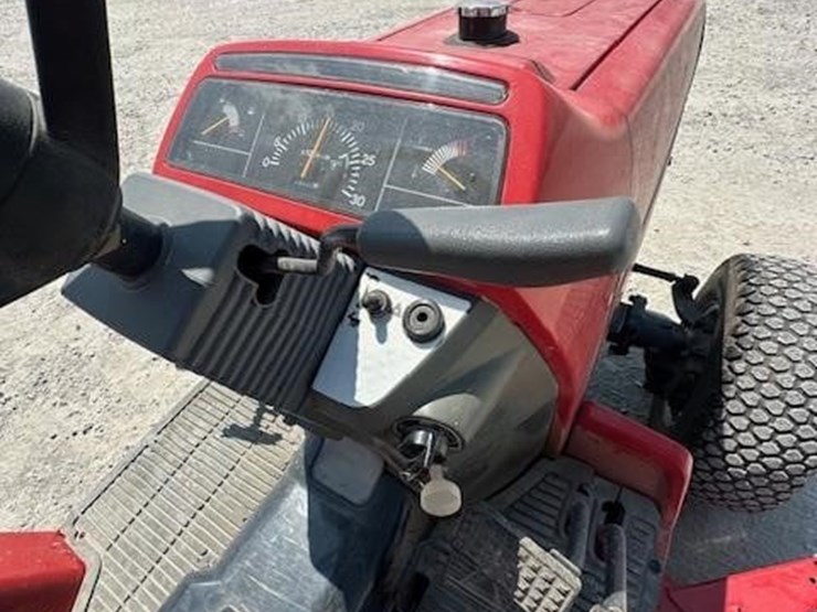 massey-ferguson-1235-image-23