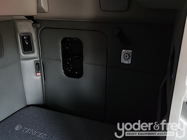 2018-kenworth-t680-image-39