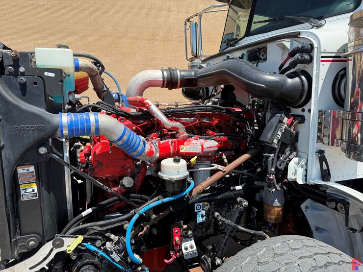 2015-peterbilt-367-image-9