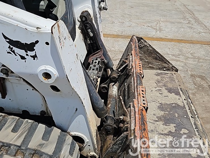 2019-bobcat-t740-image-13