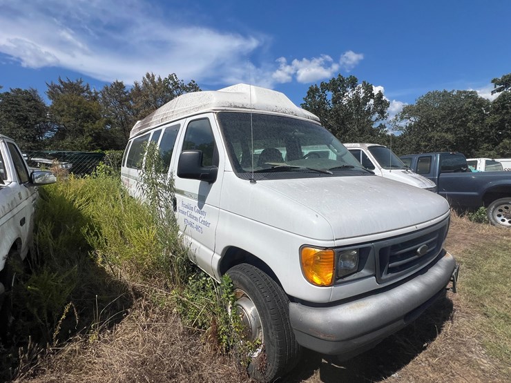 2003-ford-e350-image-2