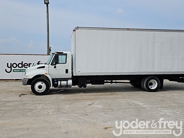 2017-international-durastar-4300-image-3
