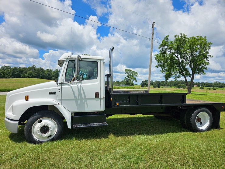 2000-freightliner-fl60-image-5