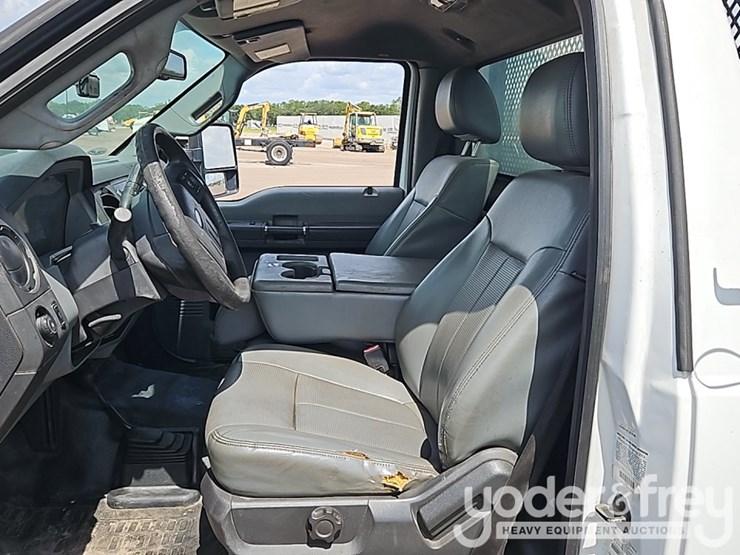 2015-ford-f550-image-27