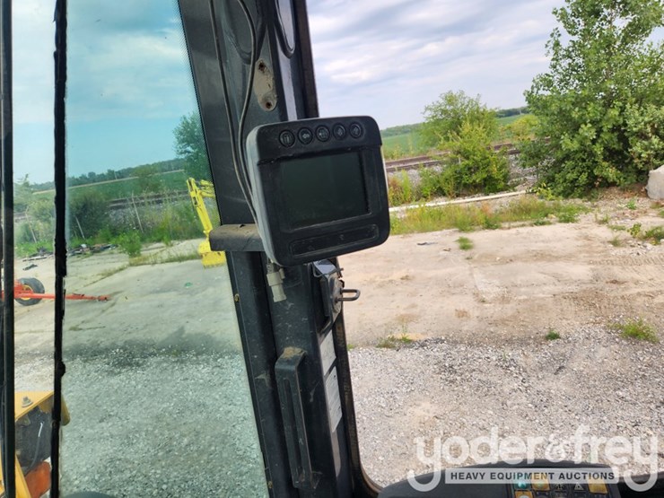2010-deere-644k-image-31