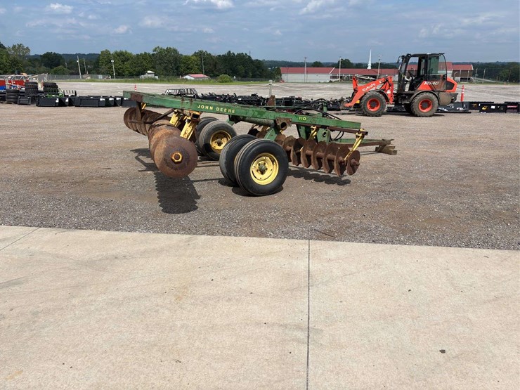 john-deere-110-image-3
