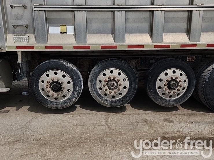 1998-ford-l9000-image-13