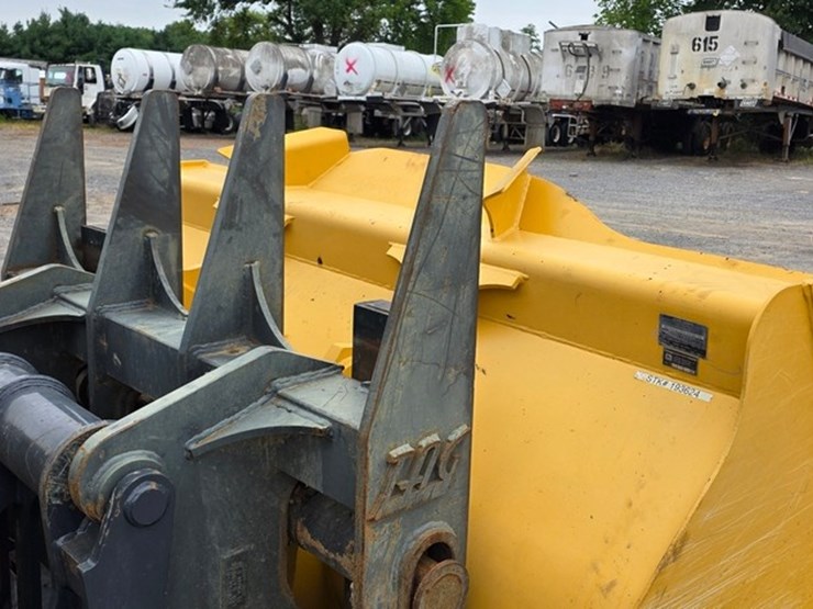 2021-deere-524l-image-41