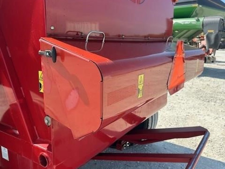 new-holland-roll-belt-560-image-21