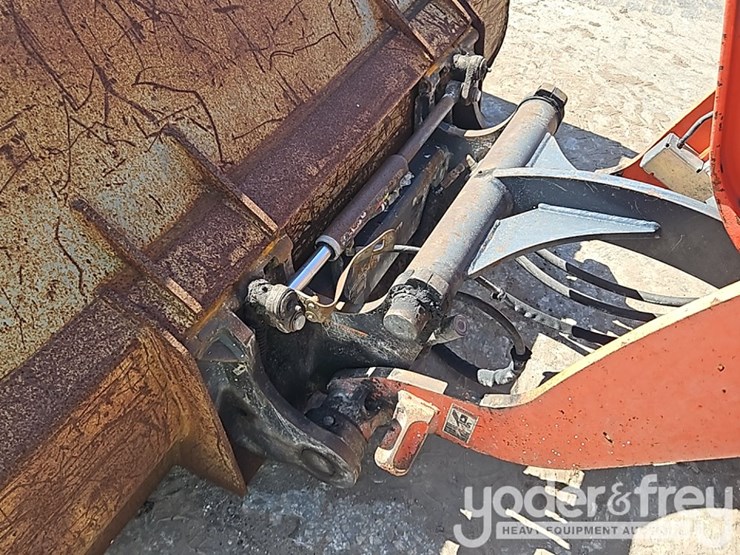2018-kubota-r530-image-16
