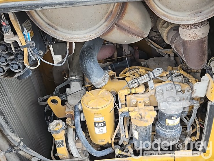 2016-caterpillar-d6k2-lgp-image-28