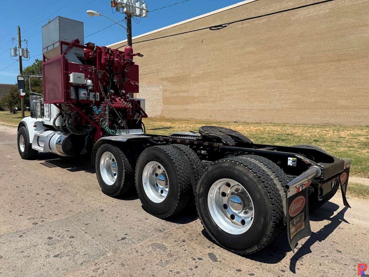 2015-peterbilt-367-image-4