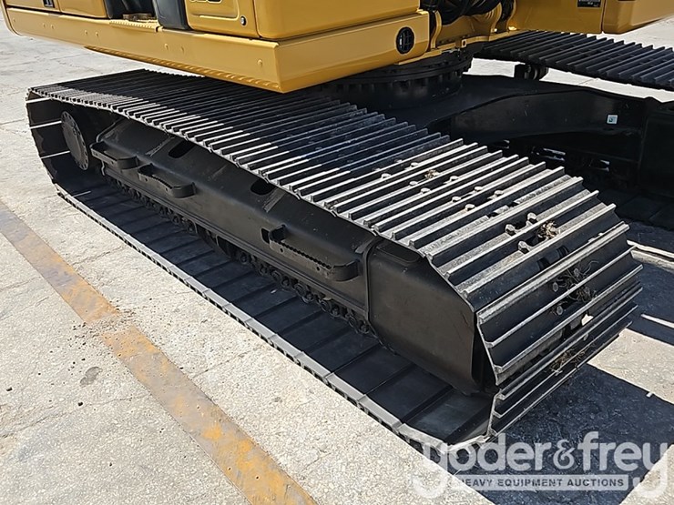 2022-caterpillar-320-image-13