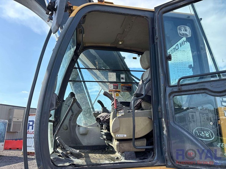 2013-deere-350g-lc-image-22