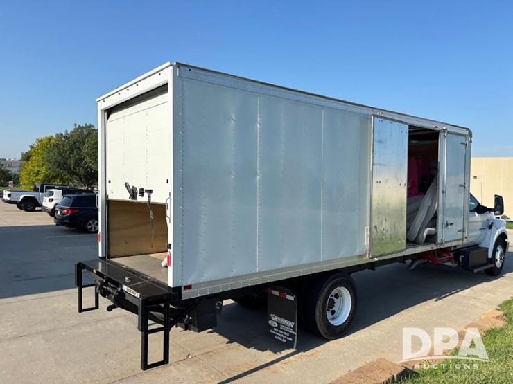 2023-ford-f650-image-10