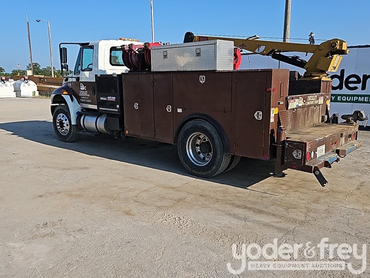 2016-international-durastar-4300-image-3