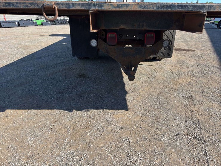 1995-freightliner-fl70-image-11