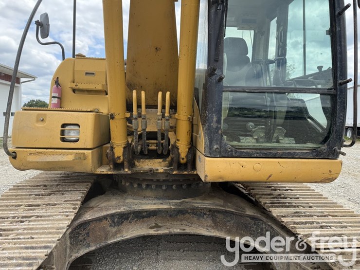 2004-caterpillar-318c-image-16