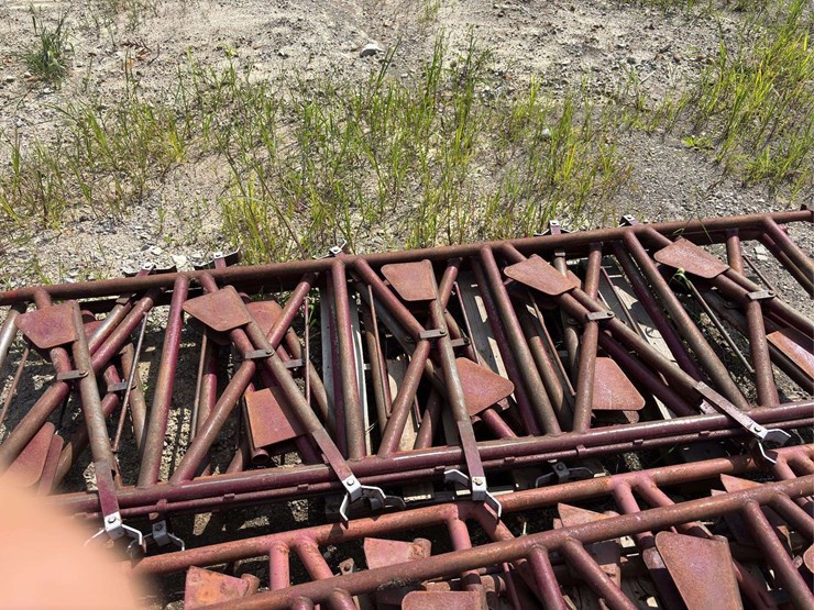 pallet-of-(3)-cattle-headlocks-image-1