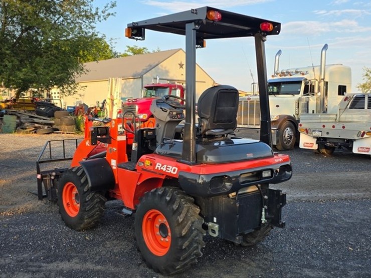 2023-kubota-r430-image-4