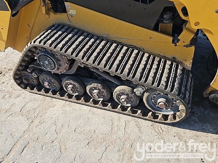2015-caterpillar-257d-image-11