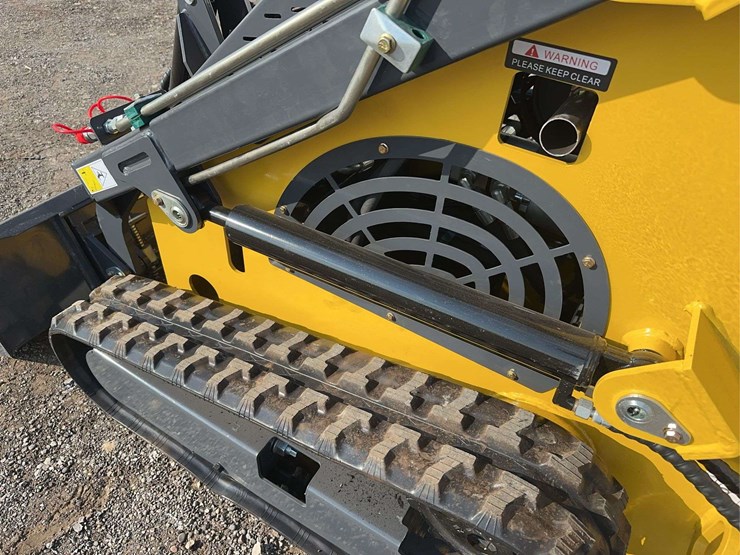 2025-land-hero-mini-stand-on-skid-loader-image-17