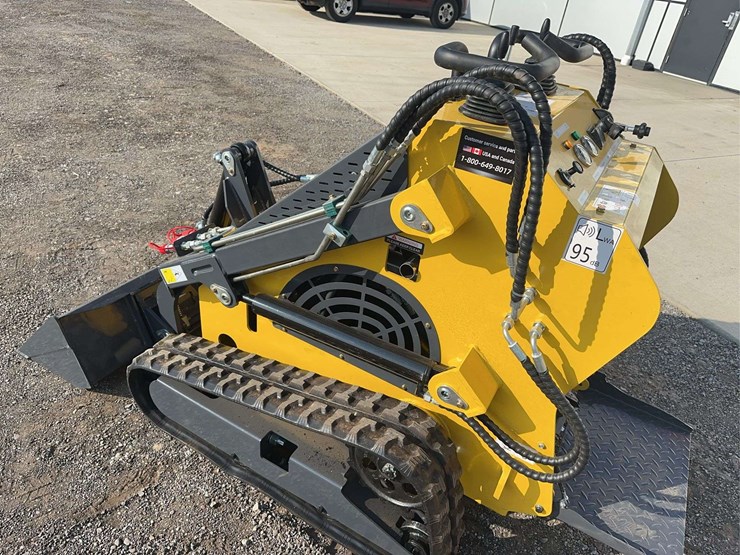 2025-land-hero-mini-stand-on-skid-loader-image-16
