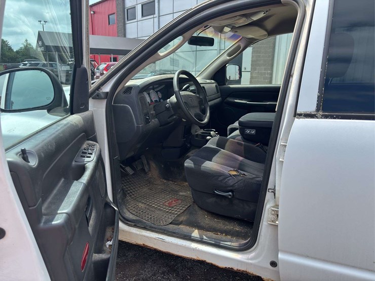 2002-dodge-ram-crew-cab-pickup-image-15