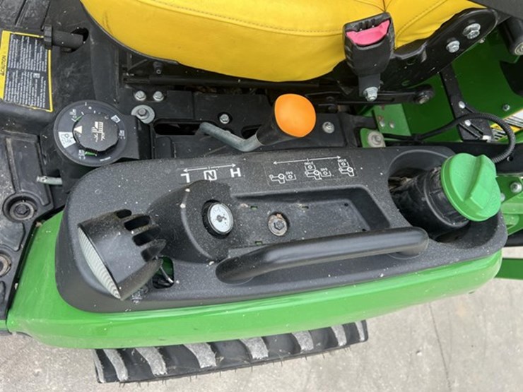 2024-john-deere-1025r-image-24