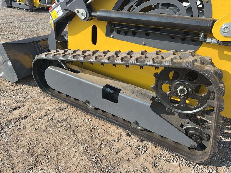 2025-land-hero-mini-stand-on-skid-loader-image-8