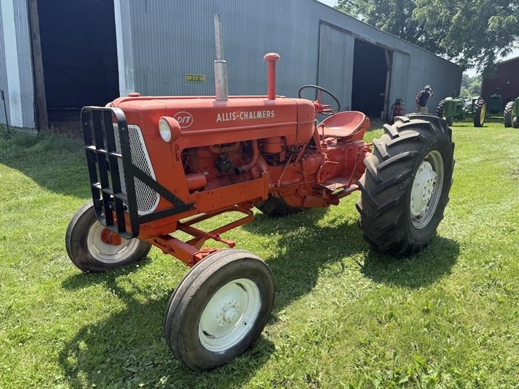 allis-chalmers-d17-tractor-image-1