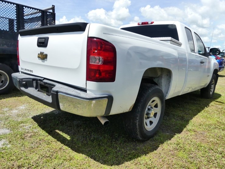 2011-chevrolet-silverado-image-3